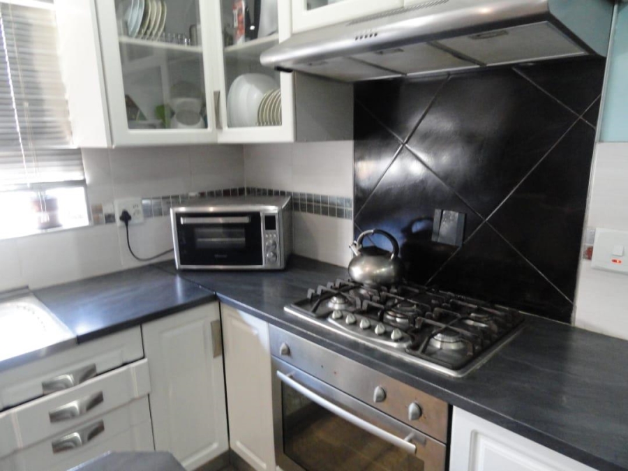 4 Bedroom Property for Sale in Avondale Western Cape